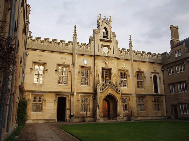 istock Cambridge university building architecture England 182685382