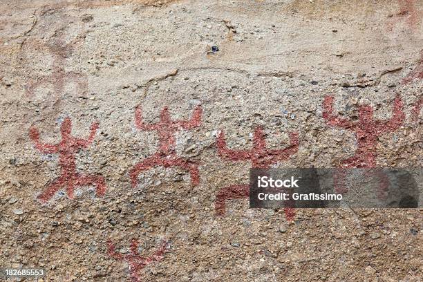Archäologische Stätte Mit Petroglyph Von Vier Männer Stockfoto und mehr Bilder von Archäologie