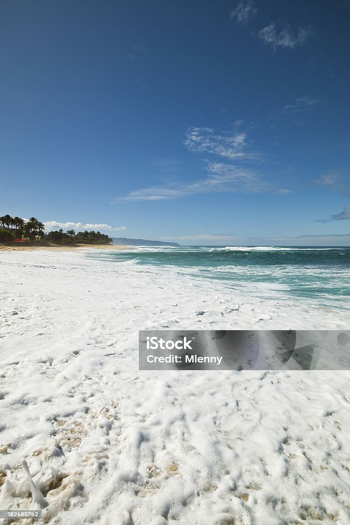 Salpicos de ondas na praia - Royalty-free Areia Foto de stock