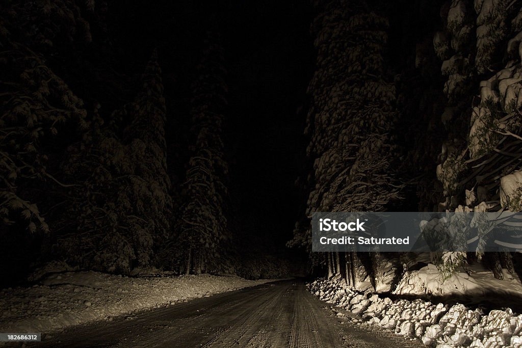 Noche de invierno para automóvil - Foto de stock de Nieve profunda libre de derechos
