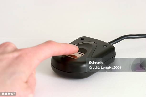 Finger Auf Biometrischen Fingerabdruckreader Stockfoto und mehr Bilder von Fingerabdruck-Scanner - Fingerabdruck-Scanner, Fingerabdruck, Autorität