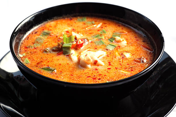 comida tailandesa - sopa tom yum imagens e fotografias de stock