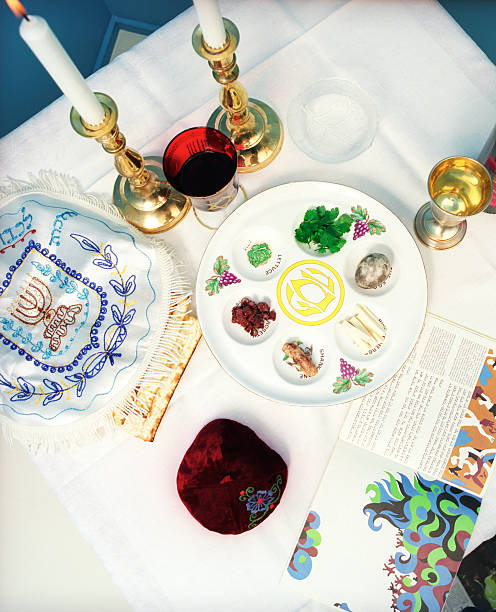 песах пасхального обеда еврейский - seder meal passover judaism стоковые фото и изображения