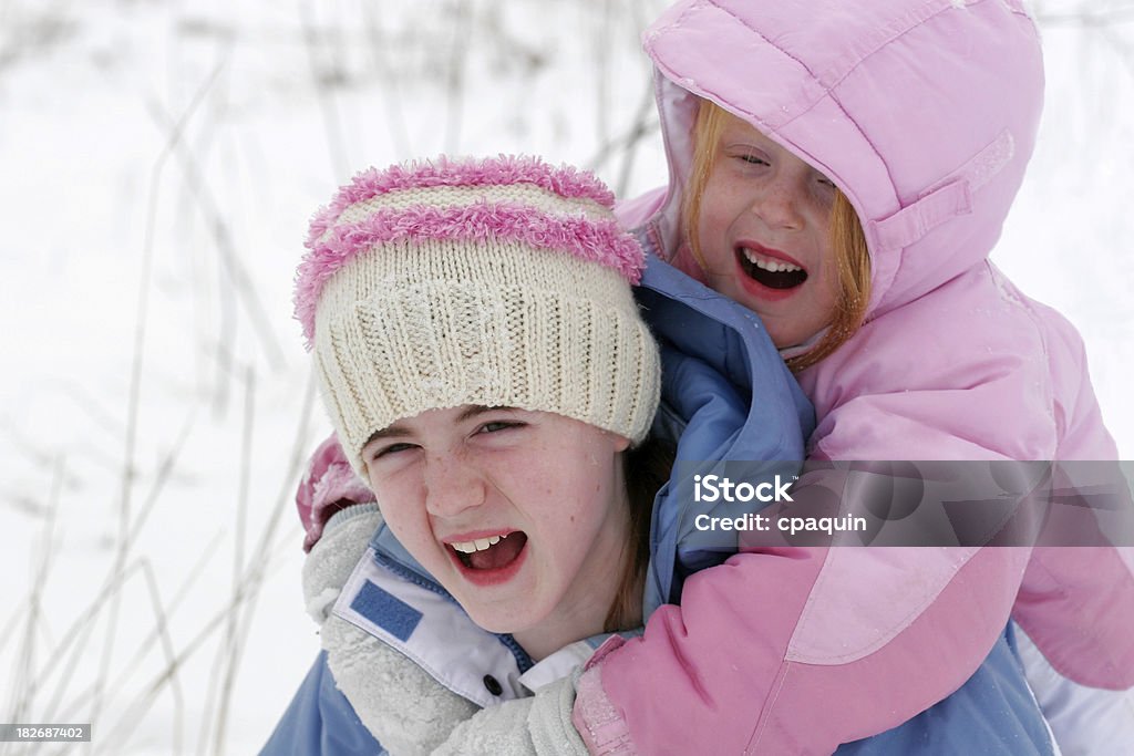 Dzieci Śmiać się - Zbiór zdjęć royalty-free (Ciepła odzież)