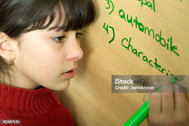 Escuela Días De Ortografía De Palabras En El Rotafolio Foto de stock y más banco de imágenes de Estudiante