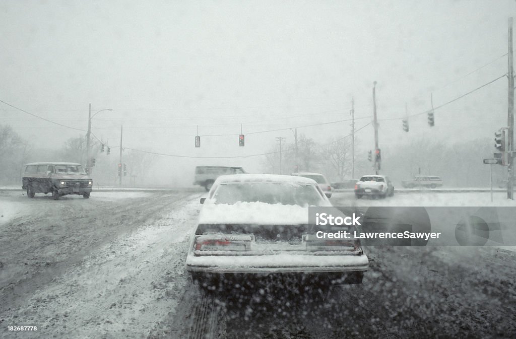 snowstorm conducción - Foto de stock de Adversidad libre de derechos