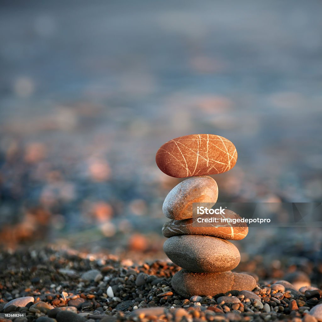 Pedras na praia - Foto de stock de Equilíbrio royalty-free