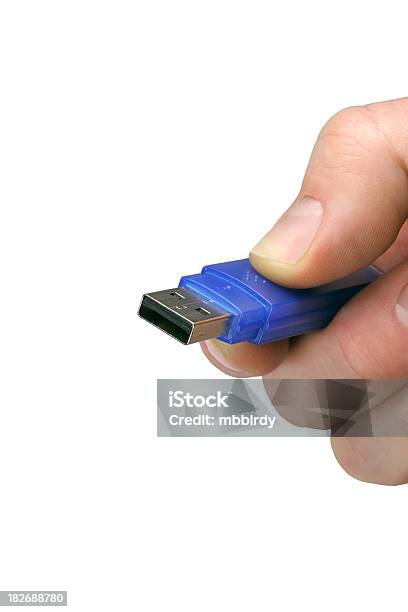 손으로 쥠 Usb 키 보관 흰색 바탕에 흰색 배경 USB 메모리에 대한 스톡 사진 및 기타 이미지 - USB 메모리, USB 케이블, 네트워크 연결 플러그