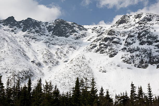 tuckerman ущелье – белая гора национальный лес - tuckerman ravine стоковые фото и изображения