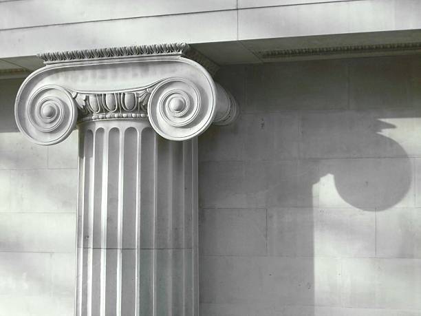 detalhes de coluna - law column courthouse greek culture - fotografias e filmes do acervo