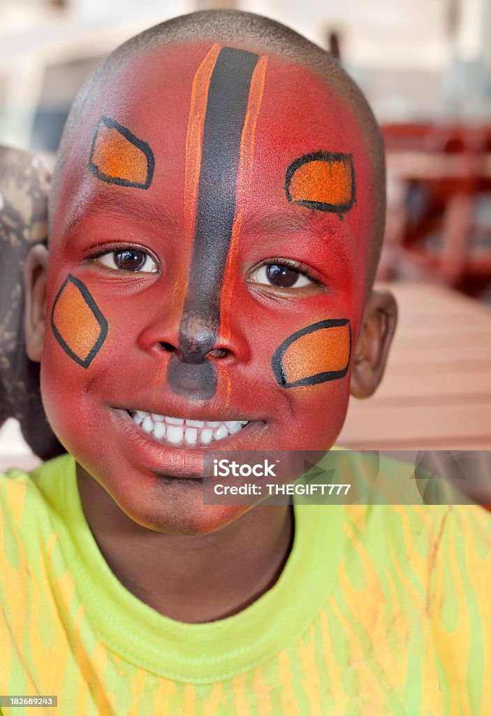 Африканский мальчик с Роспись по лицу - Стоковые фото Африка роялти-фри