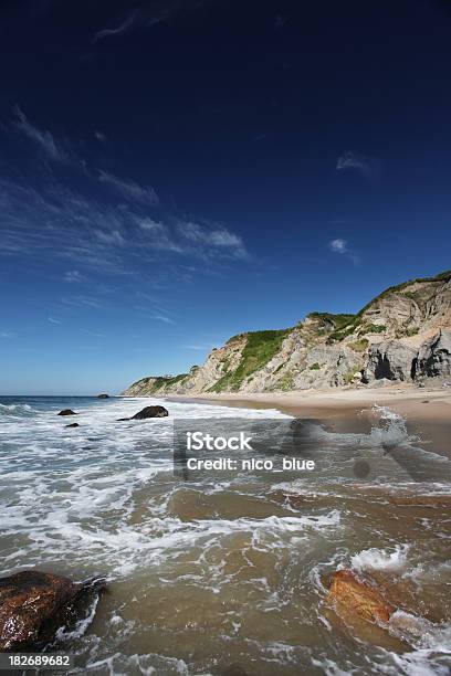 Tranquilo Después De Los Famosos Riscos De La Playa Foto de stock y más banco de imágenes de Acantilado