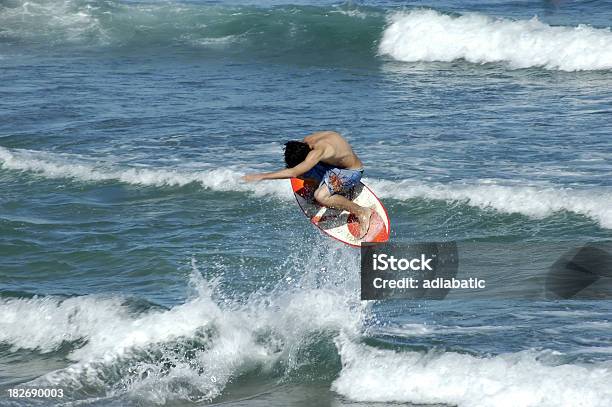 Skimboarder Foto de stock y más banco de imágenes de Actividad - Actividad, Actividades recreativas, Agua