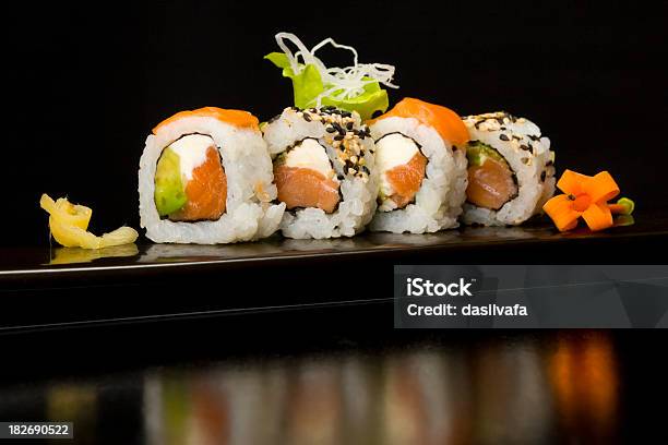 Foto de Prato De Sushi De Hashis e mais fotos de stock de Sushi - Sushi, Salmão - Peixe, Queijo