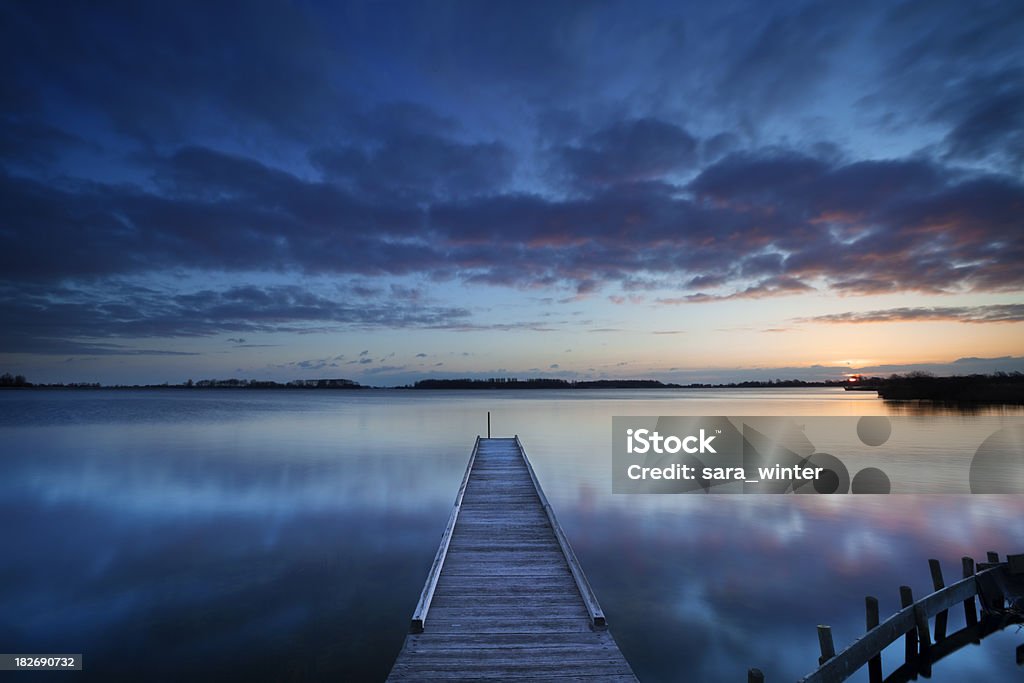 Pontão no Lago ao nascer do sol, perto de Amesterdão Holanda - Royalty-free Alto-Contraste Foto de stock