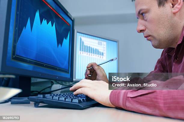 Stockbroker Stockfoto und mehr Bilder von Arbeiten - Arbeiten, Börsenhandel - Finanzberuf, Schaubild