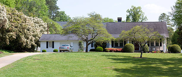 istock American House and Car 182690818