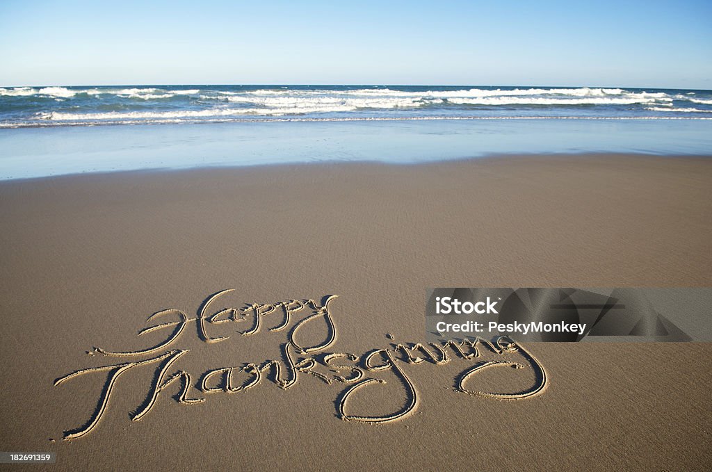 Joyeux Thanksgiving calligraphie Message dans le sable - Photo de Thanksgiving libre de droits