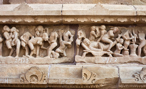 khajuraho templo, índia - cunnilingus - fotografias e filmes do acervo