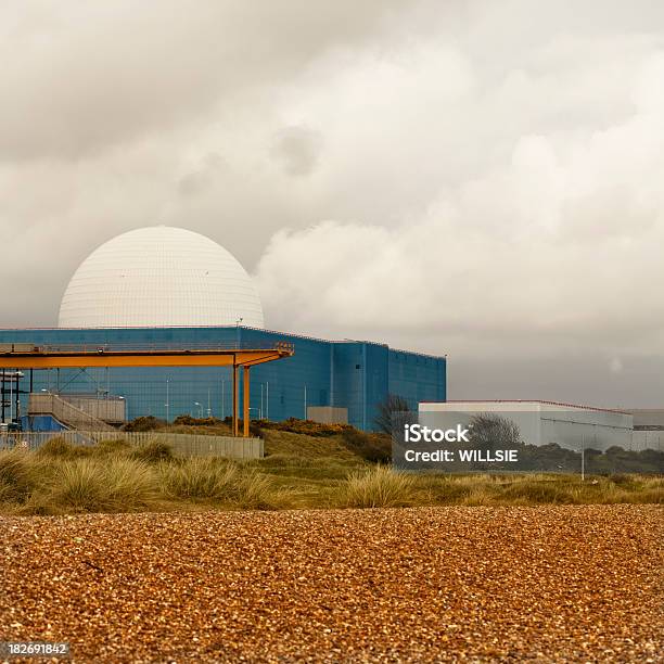 Centrale Nucleare Di Sizewell B In Suffolk - Fotografie stock e altre immagini di Centrale elettrica - Centrale elettrica, Centrale nucleare, Ciottolo