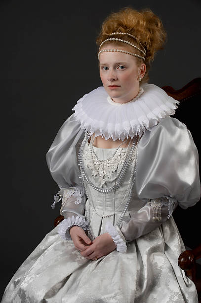 queen elizabeth - renaissance women queen fashion photos et images de collection