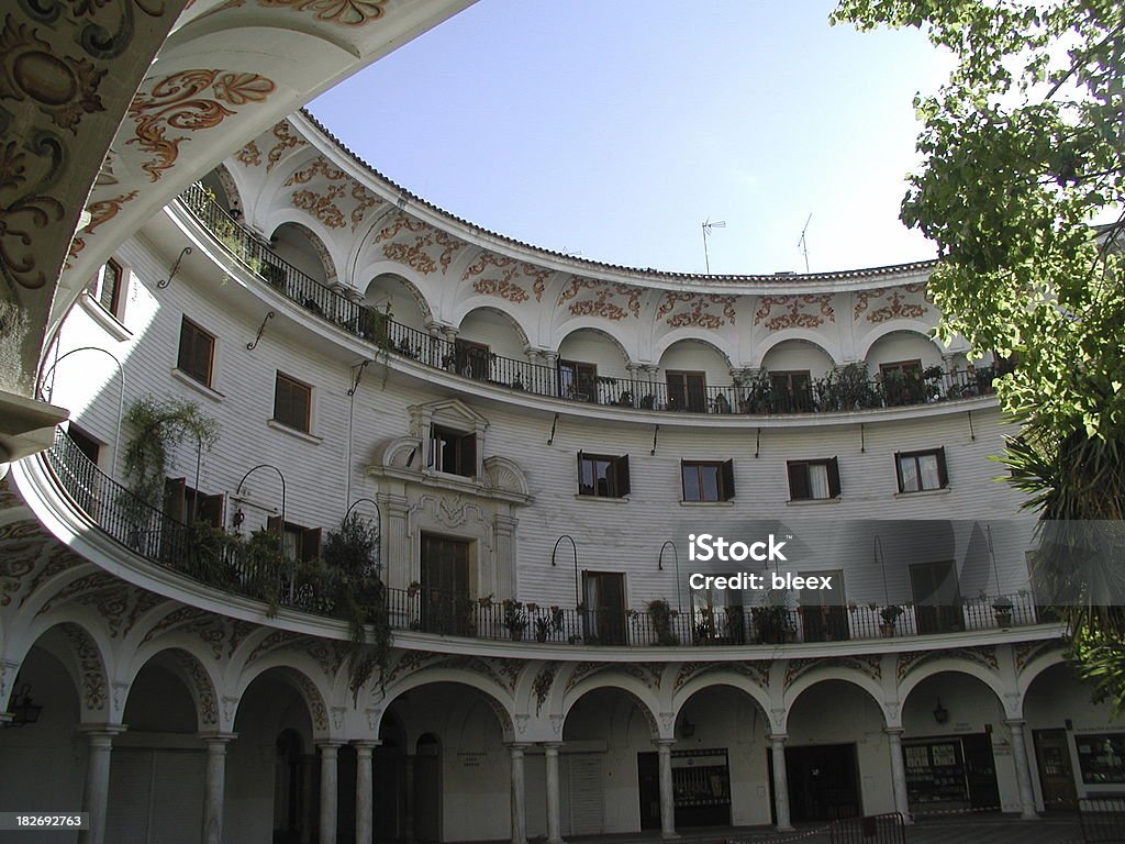 Lugar circular em Sevilha - Foto de stock de Arquitetura royalty-free