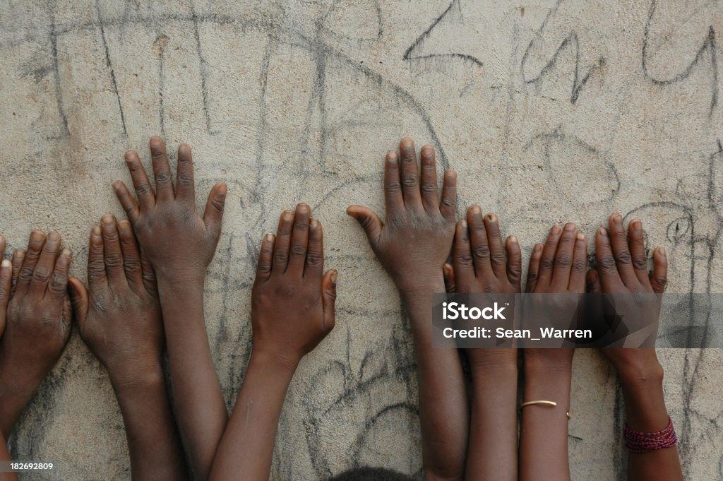 Dzieci ręce-afrykańskich dzieci - Zbiór zdjęć royalty-free (Afryka)