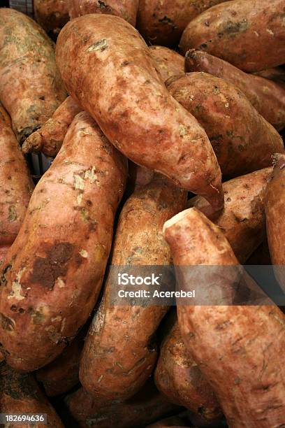 Batatas Foto de stock y más banco de imágenes de Alimento - Alimento, Boniato, Celebración - Ocasión especial