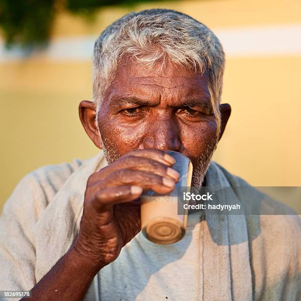 Muelle De India Foto de stock y más banco de imágenes de Adulto - Adulto, Agarrar, Aire libre