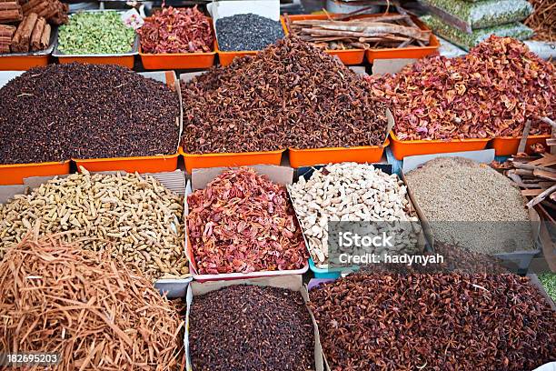 Asiatica Spice Market - Fotografie stock e altre immagini di Negozio - Negozio, Comprare, Spezia