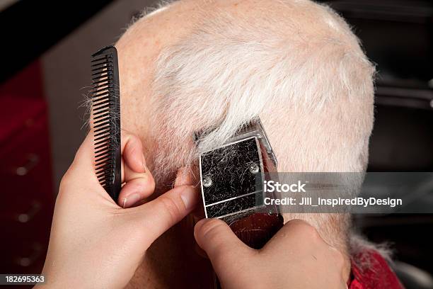 Photo libre de droit de Buzz Coupe Pour Hommes banque d'images et plus d'images libres de droit de Barbier - Salon de coiffure - Barbier - Salon de coiffure, Hommes, Perte de cheveux