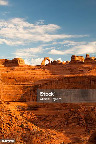 Delicate Arch Formazione Rocciosa - Fotografie stock e altre immagini di Ambientazione esterna - Ambientazione esterna, Arco - Architettura, Arco naturale