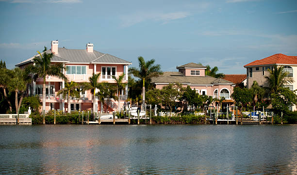 istock Southern Mansions on the Water 182696309