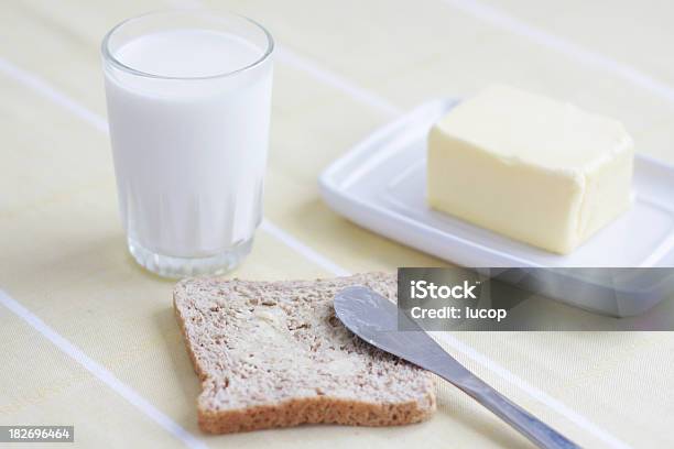 Simple De Desayuno Foto de stock y más banco de imágenes de Alimento - Alimento, Amarillo - Color, Barra de pan