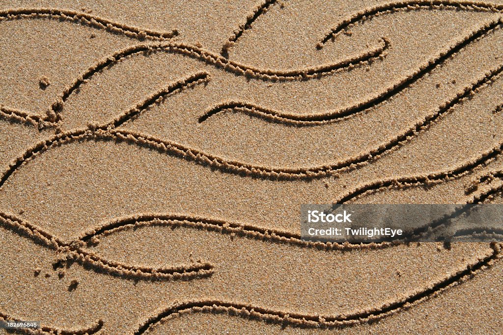 砂浜で波の描出 - ひらめきのロイヤリティフリーストックフォト