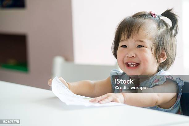 Baby Mädchen Spielen Im Kinderzimmer Stockfoto und mehr Bilder von 12-17 Monate - 12-17 Monate, 18-23 Monate, Asiatischer und Indischer Abstammung