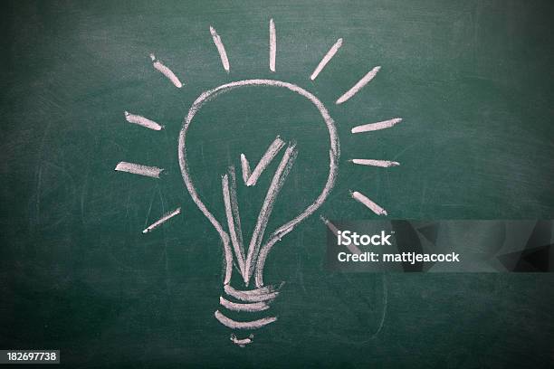 Lightbulb 한 Blackboard 개념에 대한 스톡 벡터 아트 및 기타 이미지 - 개념, 그리기, 녹색