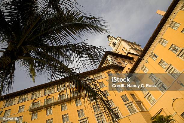 Photo libre de droit de Hôtel De Luxe Dans Le Quartier Historique Landmark Destination En Floride banque d'images et plus d'images libres de droit de Coral Gables