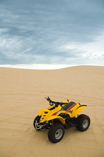 sand-buggy - off road vehicle quadbike wheelers four objects stock-fotos und bilder
