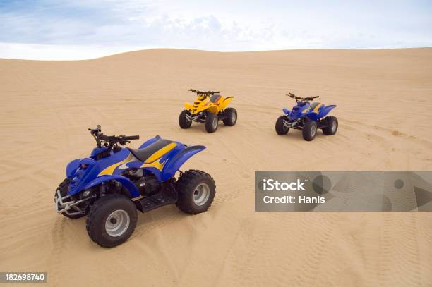 Sand Kinderwagen Stockfoto und mehr Bilder von Drive - Sportbegriff - Drive - Sportbegriff, Fahren, Rad