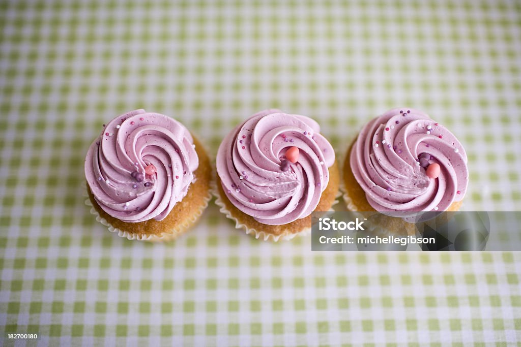 Rosa glassa Cupcakes - Foto stock royalty-free di Alimentazione non salutare