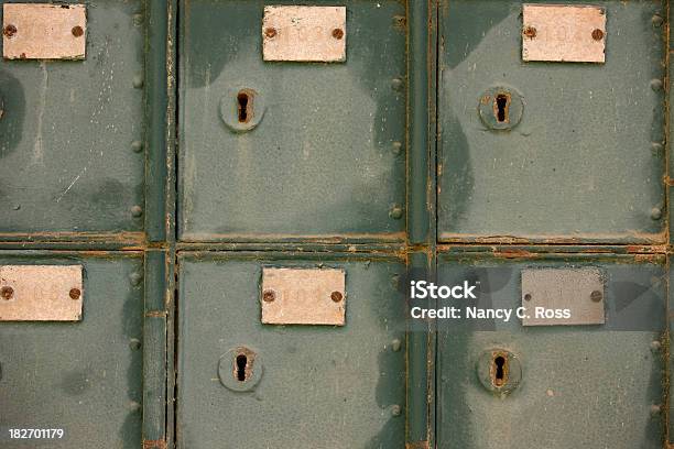 Zardzewiałych Oliwek Surowa Zielony Post Office Pudełka Grunge - zdjęcia stockowe i więcej obrazów Antyczny