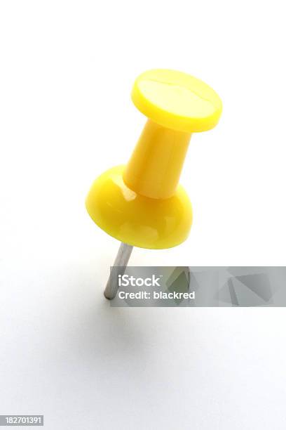 Foto de Amarelo Push Pin e mais fotos de stock de Tachinha - Tachinha, Fundo Branco, Afiado