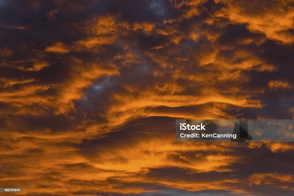 Do nascer do sol nuvens de tempestade - Foto de stock de Ambiente dramático royalty-free