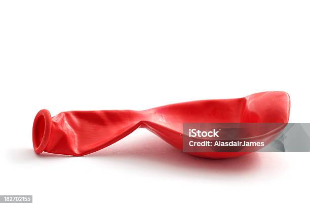 Balão Vermelho Fixo - Fotografias de stock e mais imagens de Balão - Enfeite - Balão - Enfeite, Esvaziado, Fotografia de Estúdio