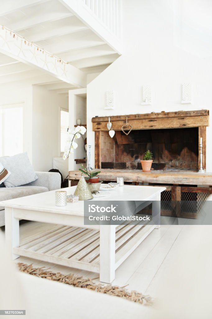 inetrior Wohnzimmer mit Kamin im Haus - Lizenzfrei Abwesenheit Stock-Foto
