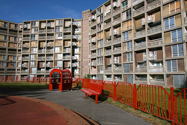 park hill apartamentos, sheffield, inglaterra, a arquitetura urbana brutalism - poverty ugliness residential structure usa - fotografias e filmes do acervo