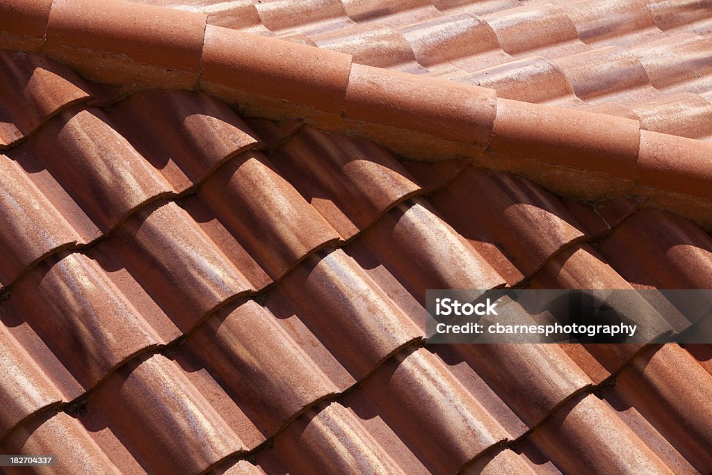 Arancione tegole di tetti - Foto stock royalty-free di Ambientazione esterna