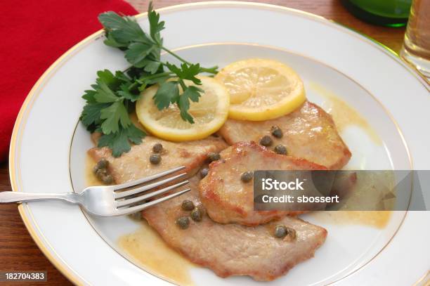 Photo libre de droit de Piccata De Veau banque d'images et plus d'images libres de droit de Citron - Citron, Veau - Viande de boeuf, Côtelette