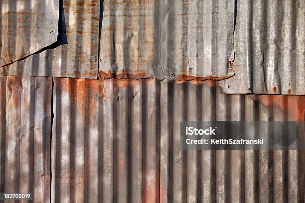 Old Corrugated 제강 벽널 0명에 대한 스톡 사진 및 기타 이미지 - 0명, 강철, 건물 외관